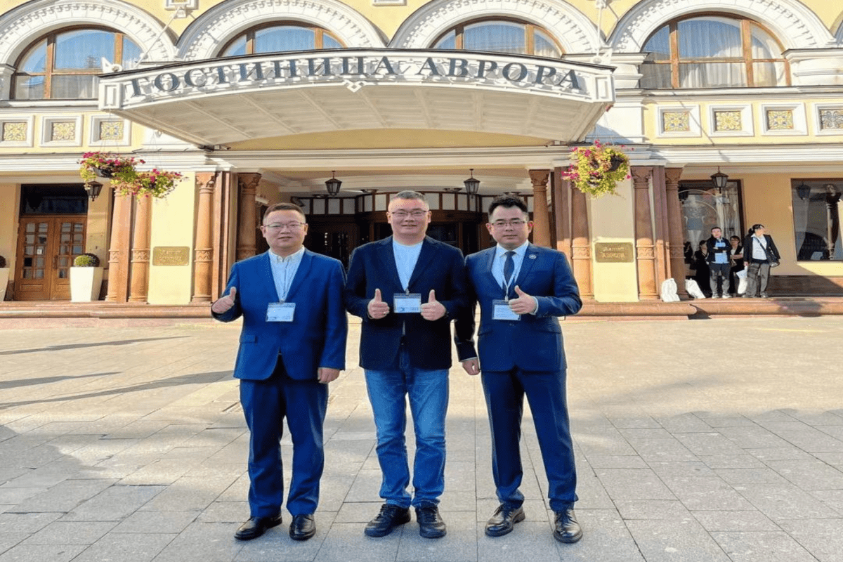 The 14th Russian International Textile Fabric Exhibition Yalan leadership team The 14th Russian International Textile Fabric Exhibition Yalan leadership team